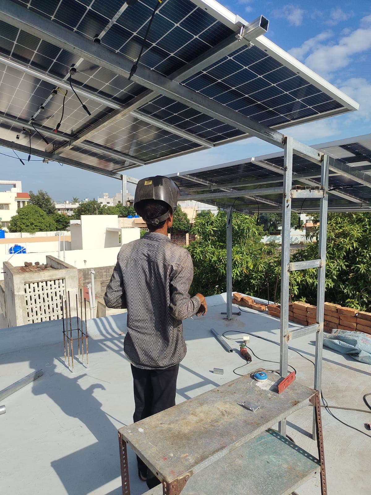 Welding an elevated array structure on a terrace